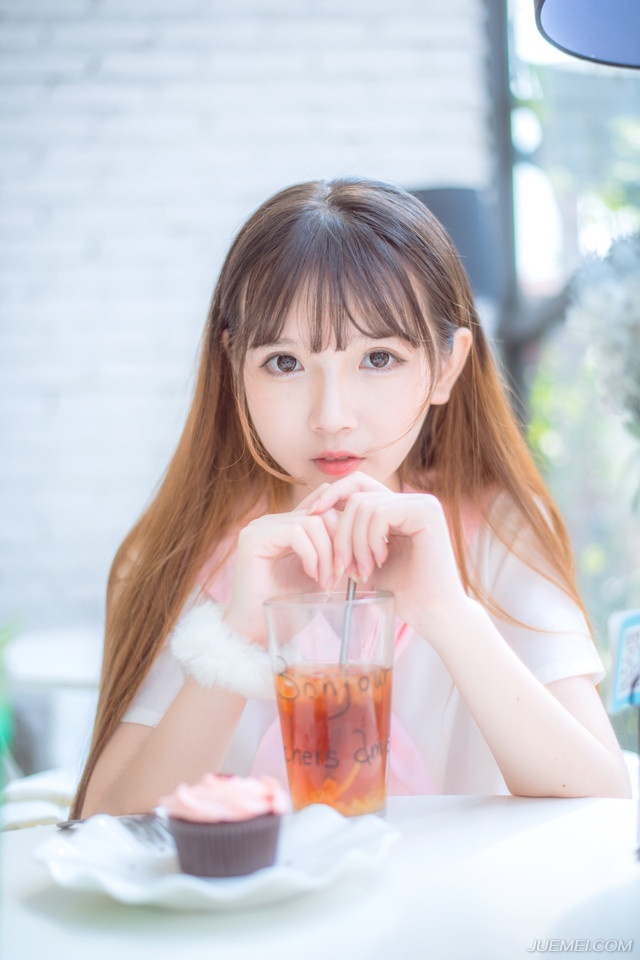 张任在府中来回踱步，咬了咬牙道：“再去打探。”